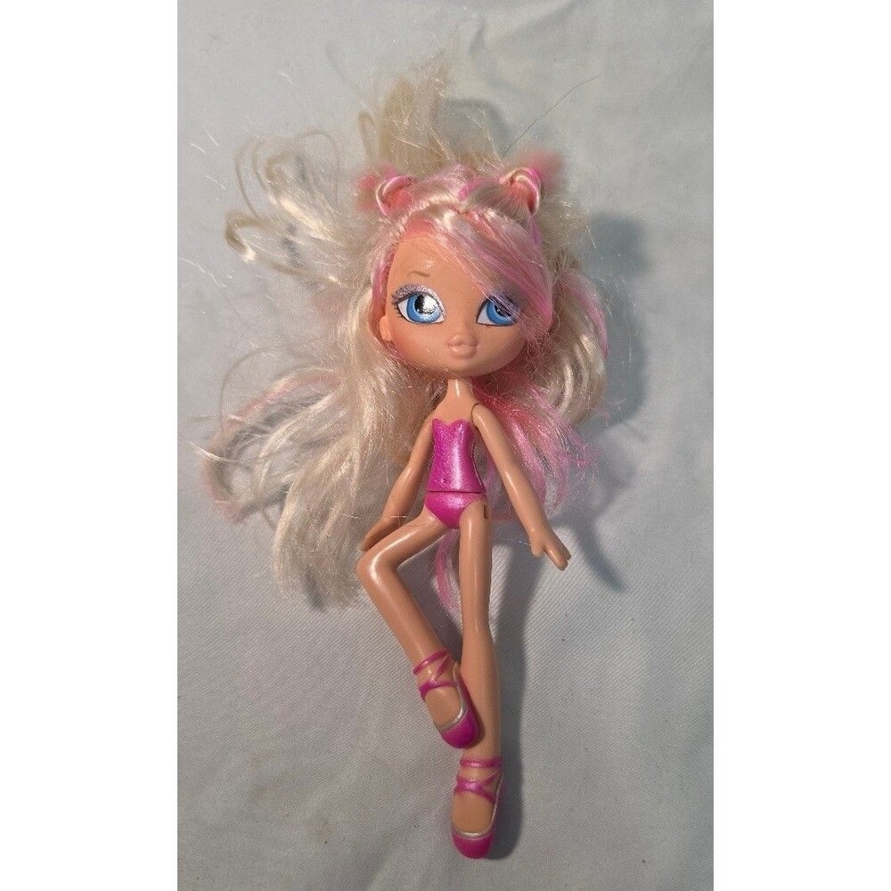 MGA Entertainment Bratz Kidz Cloe Snap On Concert Fashion Doll 7"